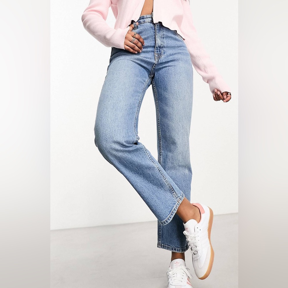 Pull&Bear high rise straight leg comfort jean in medium blue